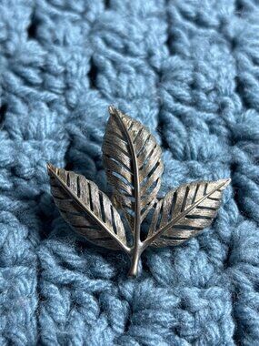 Vintage Alan J Signed Silvertone Leaf Brooch Pin 2 inches